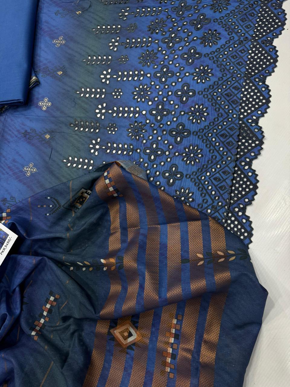 *DAMAN CHIKANKARI BY HAJRA EMAAN*
